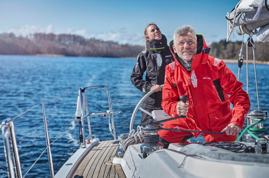 Winter Sailing Gear: Staying Comfortable On The Water